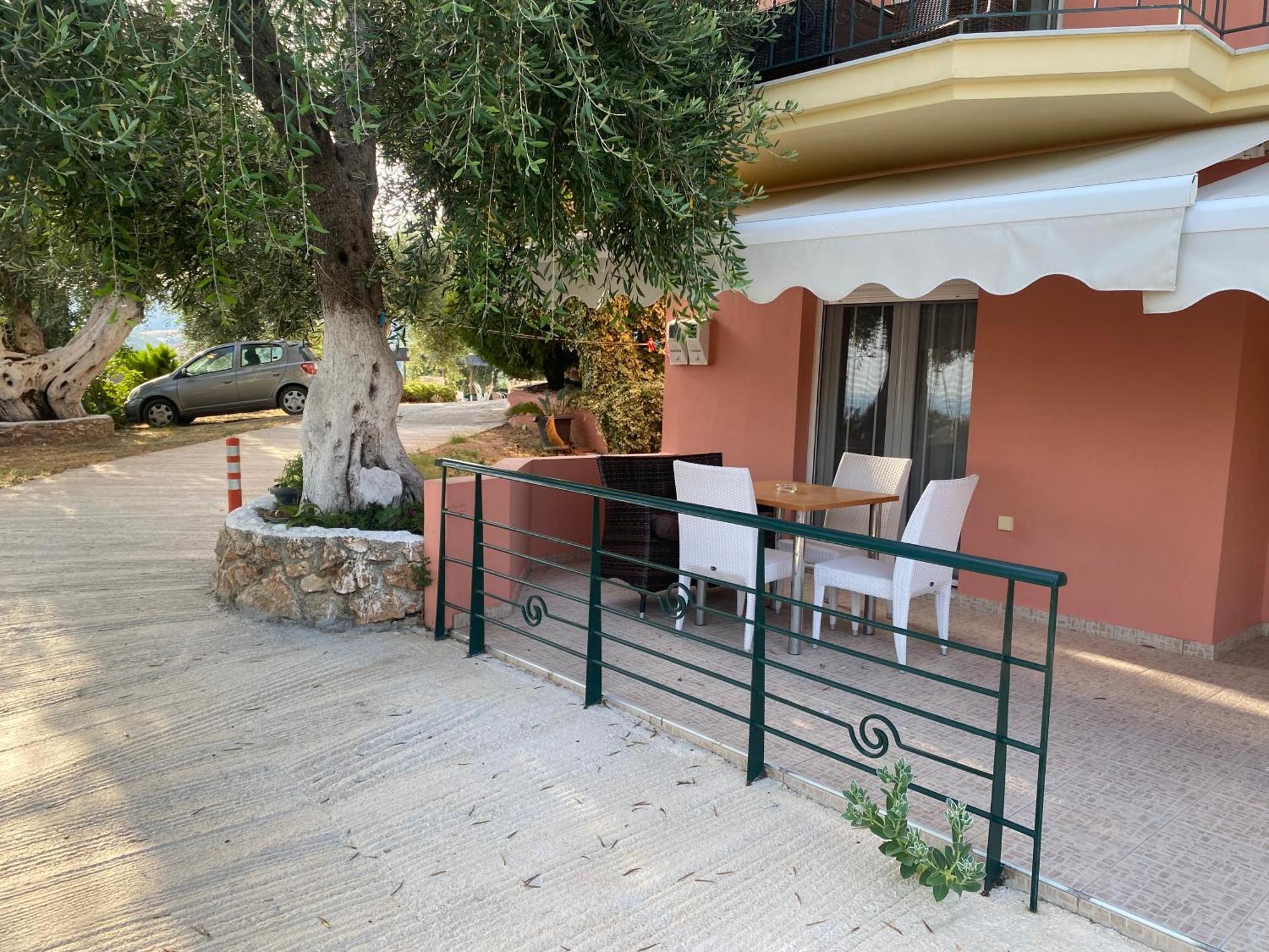 Sarai Apartment Parga